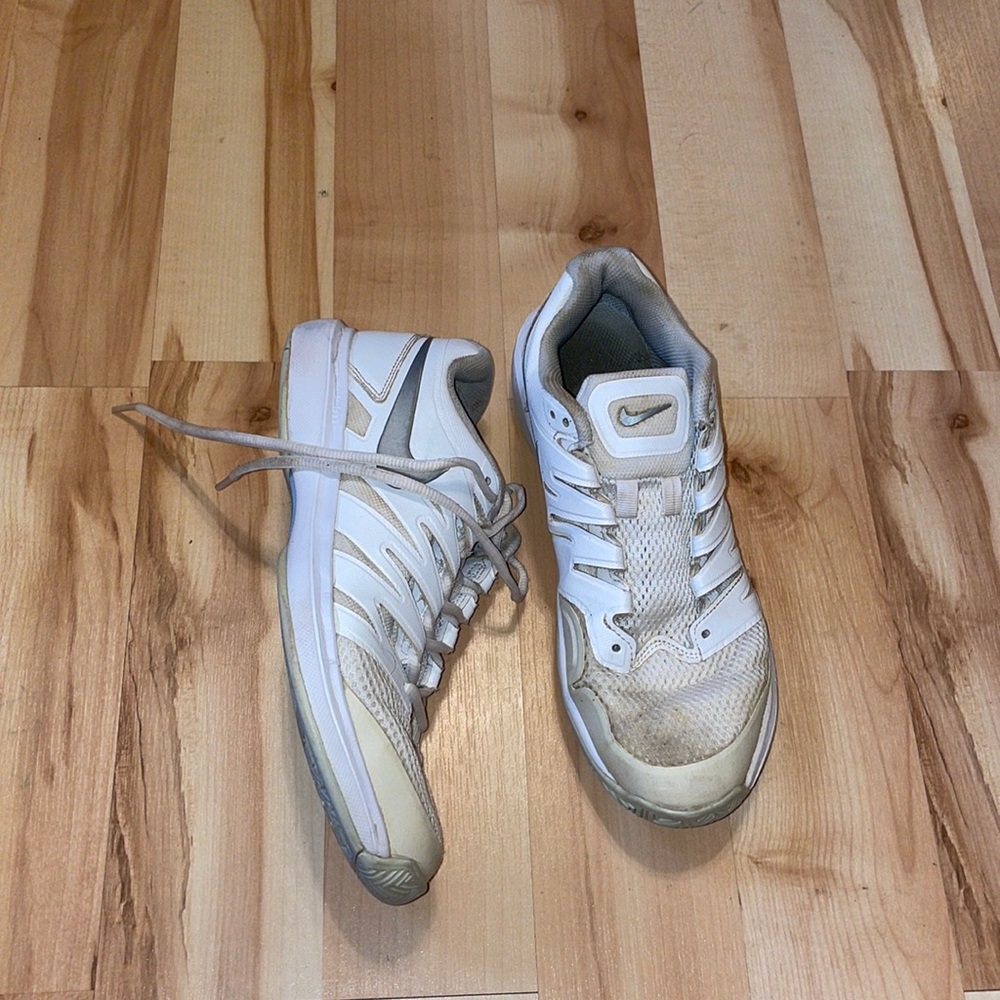 Nike Zoom tennis shoes GUC